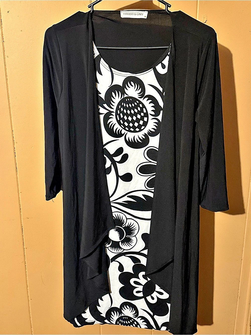 Tiffany & Grey Open Front Floral Cardigan in Black & White Size Medium Like New